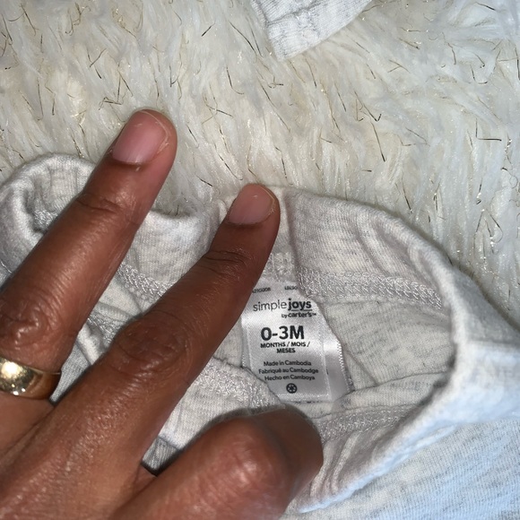 Simple Joys by Carter’s baby clothes Set . - Picture 6 of 6